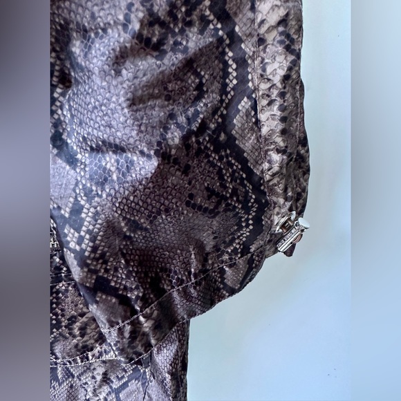 MICHAEL KORS WINDBREAKER JACKET, RAIN COAT, SNAKE PYTHON PRINT, PACKABLE size XL - Picture 10 of 13